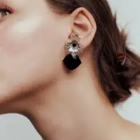 Серьги &laquo;Цветы&raquo; мягкий ромб, радужно-чёрные в серебре