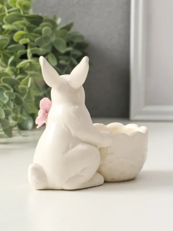 Сувенир керамика подставка "Зайка с цветком" белый 10,5х4,5х10 см