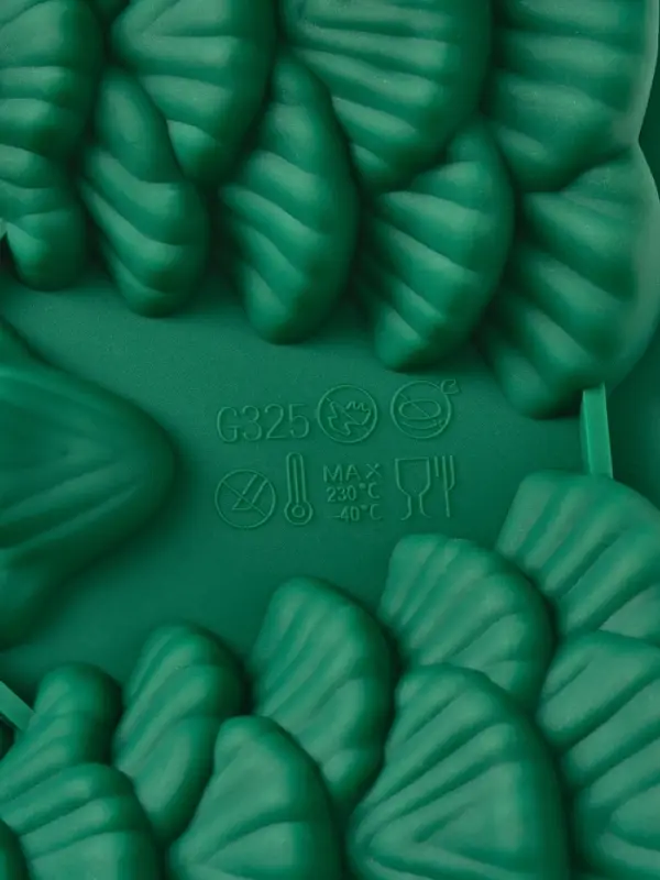 Форма для выпечки новогодняя Доляна &laquo;Ёлки&raquo;, силикон, 31.5&times;19&times;3 см, 5 ячеек (10&times;8.8&times;3 см), зелёная