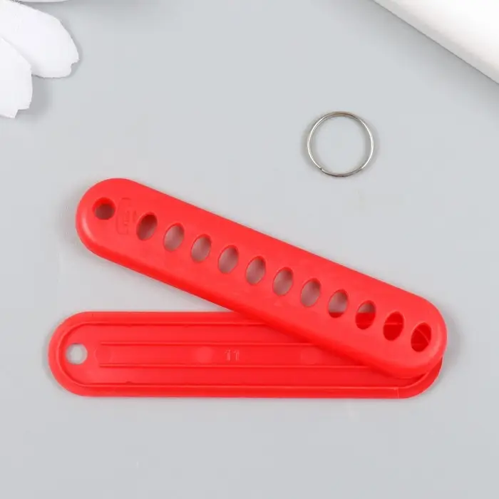 Брелок пластик "Номерной знак" красный 7х1,4х0,3 см