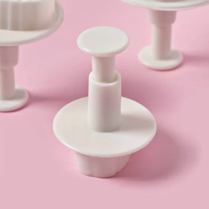 Плунжеры кондитерские Доляна &laquo;Лист&raquo;, набор 3 шт., d=3.2/4/5 см, пластик, белые