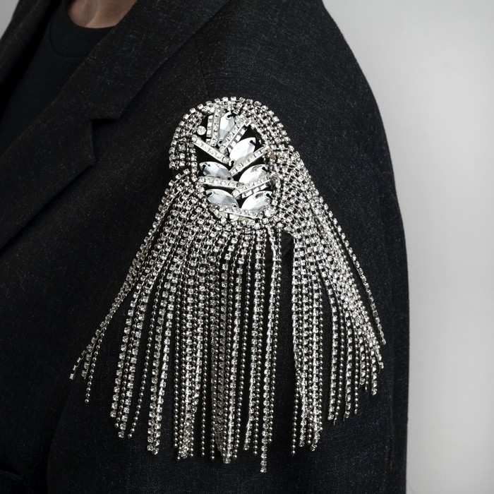 Брошь «Эполет», цвет белый в серебре Брошь «Эполет», цвет белый в серебре