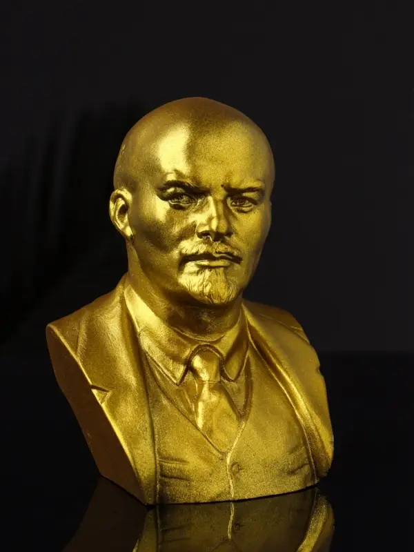 Бюст В.И. Ленин, 11х9х8 см, золото Бюст В.И. Ленин, 11х9х8 см, золото