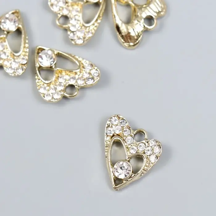 Металлический элемент, декоративная подвеска «Арт Узор. Фигурное сердечко», стразы, золото, 1.5×1.9 см