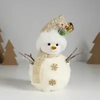 Фигурка текстиль &laquo;Снеговик меховой с веточкой на шапке&raquo;, 9.5&times;9.5&times;16 см