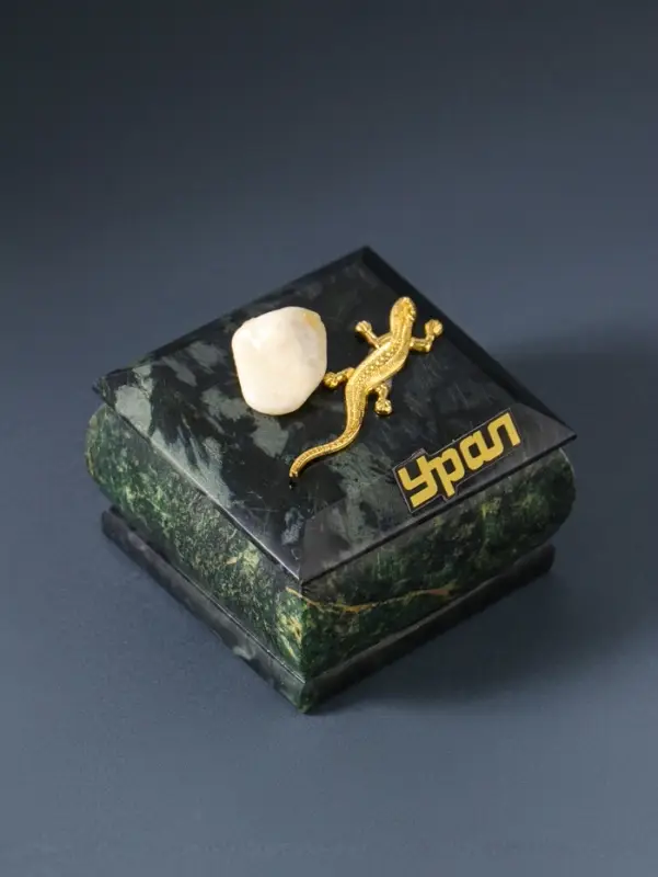 Шкатулка для украшений &laquo;Урал&raquo;, змеевик, с декоративным камнем, 6.5&times;6.5&times;5.5 см