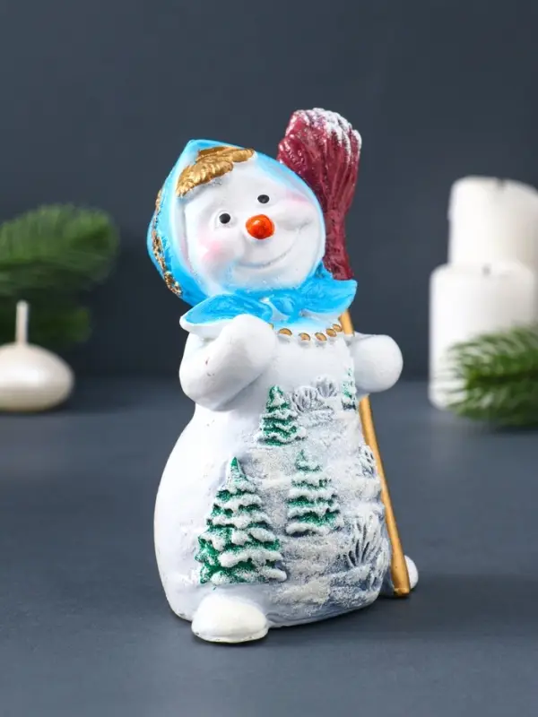 Свеча фигурная "Снеговик с метлой" 8х6,5х14 см, цв. голубой