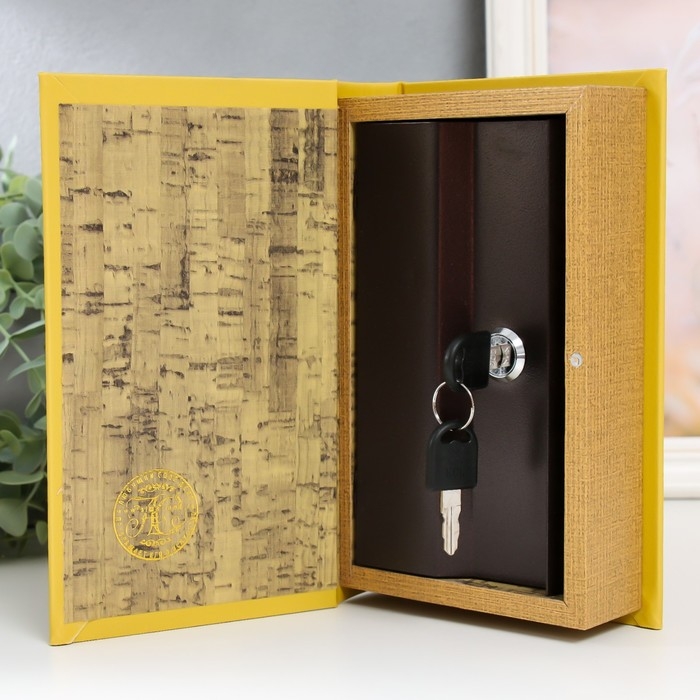 Сейф-книга дерево кожзам Сейф-книга дерево кожзам "Чёрный кот с ландышами в вазе" 21х13х5 см