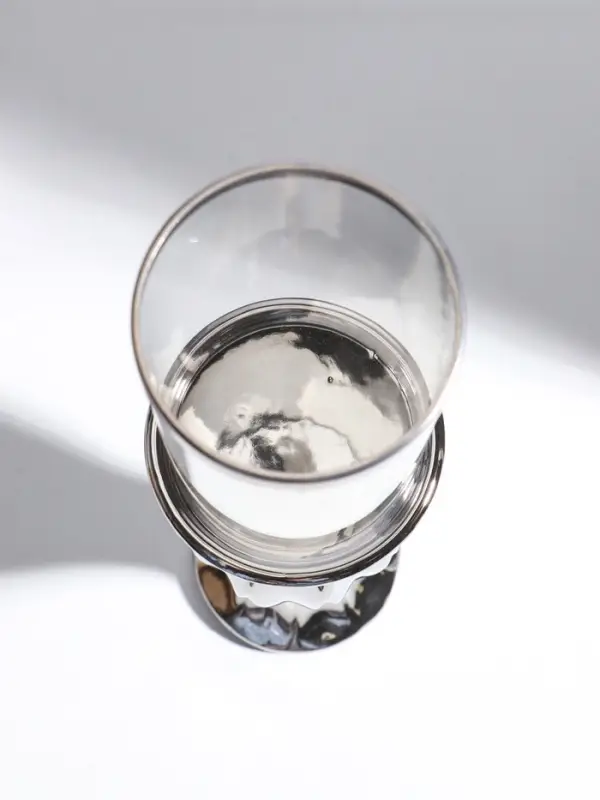 Подсвечник на 1 свечу &laquo;Версаль&raquo;, керамика, стекло, d=7.5 см, серебро, 9.5&times;9.5&times;38.5 см