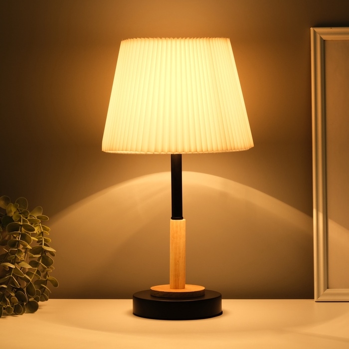 Светильник настольный Светильник настольный "Дипломат" 1х40Вт Е27 черный/бежевый 22,5х22,5х39,5см