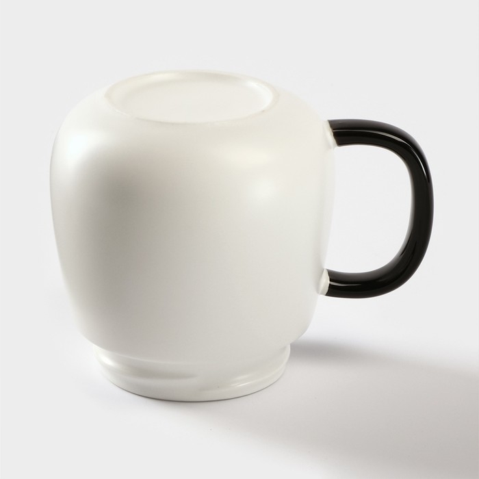 Кружка керамическая с пластиковой крышкой &laquo;Панда&raquo;, 400 мл, цвет белый и чёрный