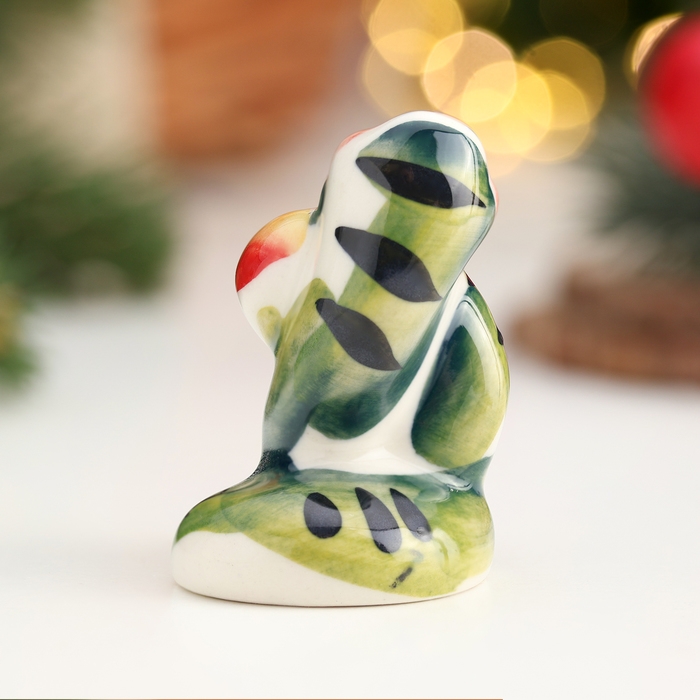 Новый год. Сувенир символ года Новый год. Сувенир символ года "Змея с яблоком", гжель, цвет, 5.5х4 см