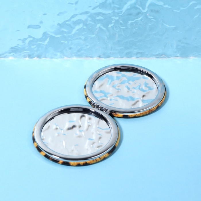 Зеркало складное «ANIMAL», d = 7 см, с увеличением, искусственная кожа, цвет «леопард» Зеркало складное «ANIMAL», d = 7 см, с увеличением, искусственная кожа, цвет «леопард»