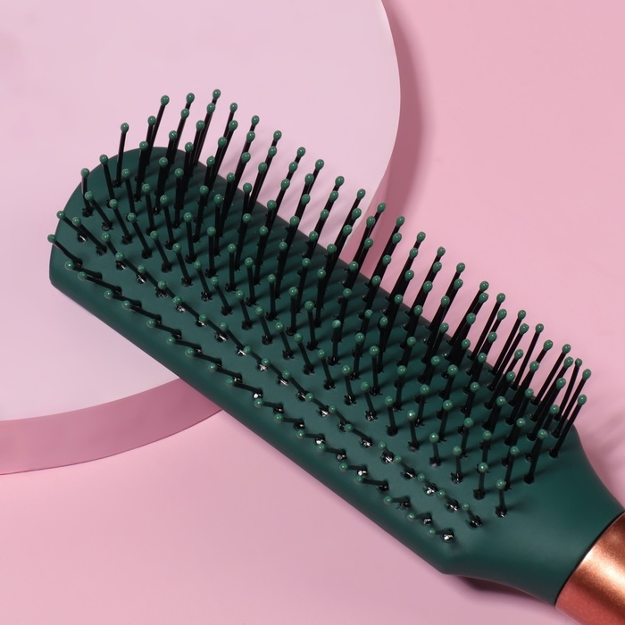 Расчёска массажная, прорезиненная ручка, 5 × 24 см, цвет зелёный/золотистый Расчёска массажная, прорезиненная ручка, 5 × 24 см, цвет зелёный/золотистый