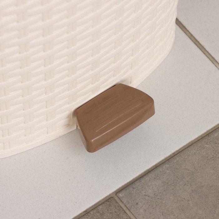 Контейнер для мусора с педалью «Артлайн», 12 л, цвет МИКС Контейнер для мусора с педалью «Артлайн», 12 л, цвет МИКС