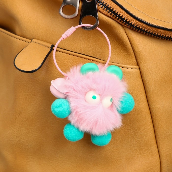 Пушистик на троссе с бубенчиком  Пушистик на троссе с бубенчиком "Чудик с зелёными ушками" нежно-розовый 8 см