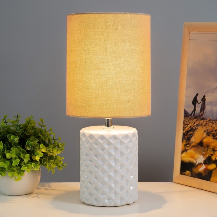 Настольная лампа Настольная лампа "Бернард" 1х40Вт Е14 пр-1,6м белый/кофе 15х15х33см