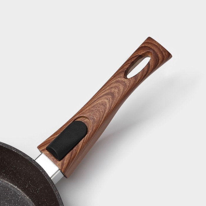 Сковорода кованая Magistro Granit, d=22 см, съёмная ручка soft-touch, антипригарное покрытие, индукция, цвет чёрный Сковорода кованая Magistro Granit, d=22 см, съёмная ручка soft-touch, антипригарное покрытие, индукция, цвет чёрный