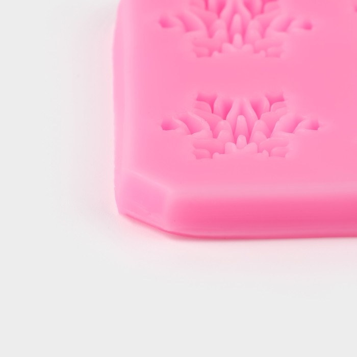 Молд новогодний «Снегопад», силикон, 11×6,8×0,6 см, цвет розовый Молд новогодний «Снегопад», силикон, 11×6,8×0,6 см, цвет розовый