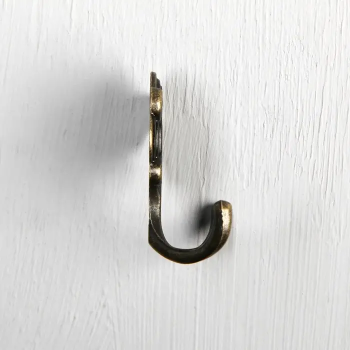 Крючок мебельный ТУНДРА TKd=022, двухрожковый, бронза