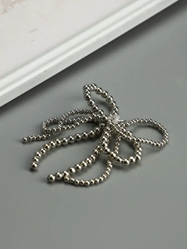 Брелок для ключей на карабине &laquo;Двойной бант&raquo;, под серебро, на сумку, рюкзак, бусины d=0.4 и 0.5 см, 11.5&times;9.5&times;1 см