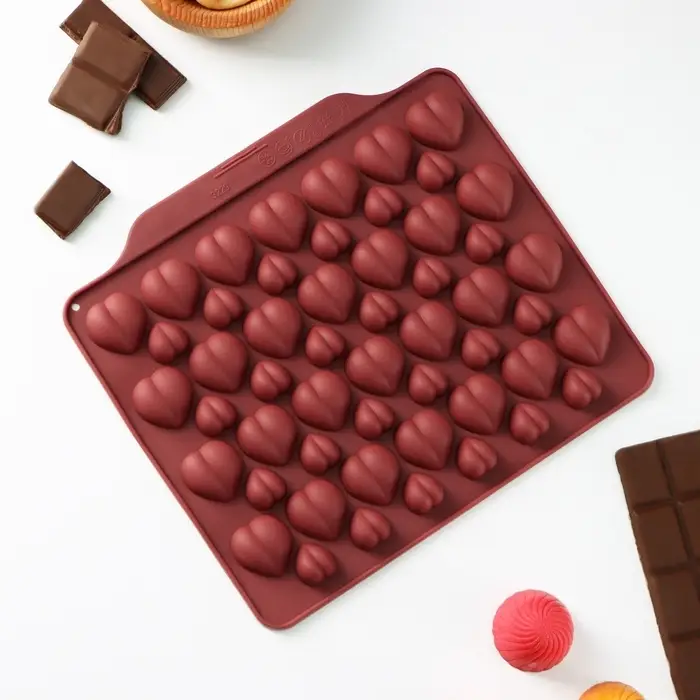 Форма для шоколада Доляна &laquo;Море сердец&raquo;, силикон, 18&times;15&times;1 см, 52 ячейки, два цвета, коричневая, бордовая
