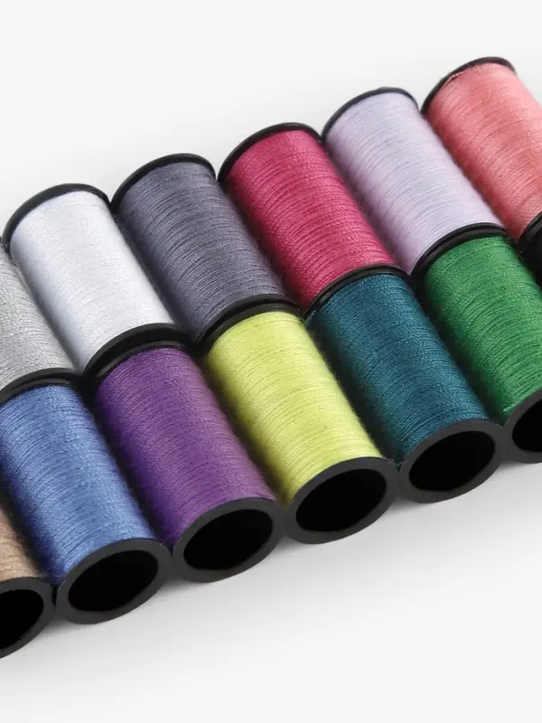 Швейный набор, 42 предмета, в футляре, 12&times;12&times;3 см, чёрный