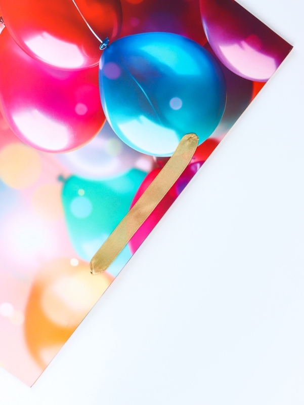 Пакет подарочный ламинированный горизонтальный «Поздравляю», L 40 × 31 × 14 см