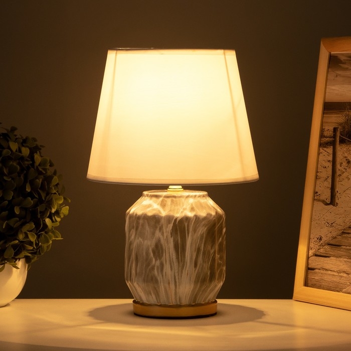 Лампа настольная Лампа настольная "Вероника" 1х40Вт Е14 черный/белый 20х20х31см