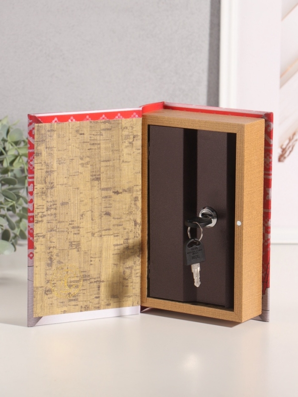 Сейф-книга дерево кожзам "Из России с любовью" тиснение 21х13х5 см