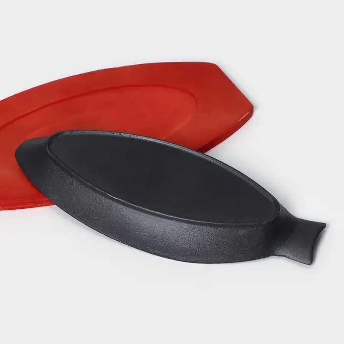 Сковорода чугунная на деревянной подставке «Рыбка», 30×13×3 см, цвет чёрный Сковорода чугунная на деревянной подставке «Рыбка», 30×13×3 см, цвет чёрный