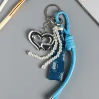 Брелок на карабине с джинс. ремешком "Сердце и нить жемчуга" бусины d=0,5 см 18х4,8х2 см Брелок на карабине с джинс. ремешком "Сердце и нить жемчуга" бусины d=0,5 см 18х4,8х2 см