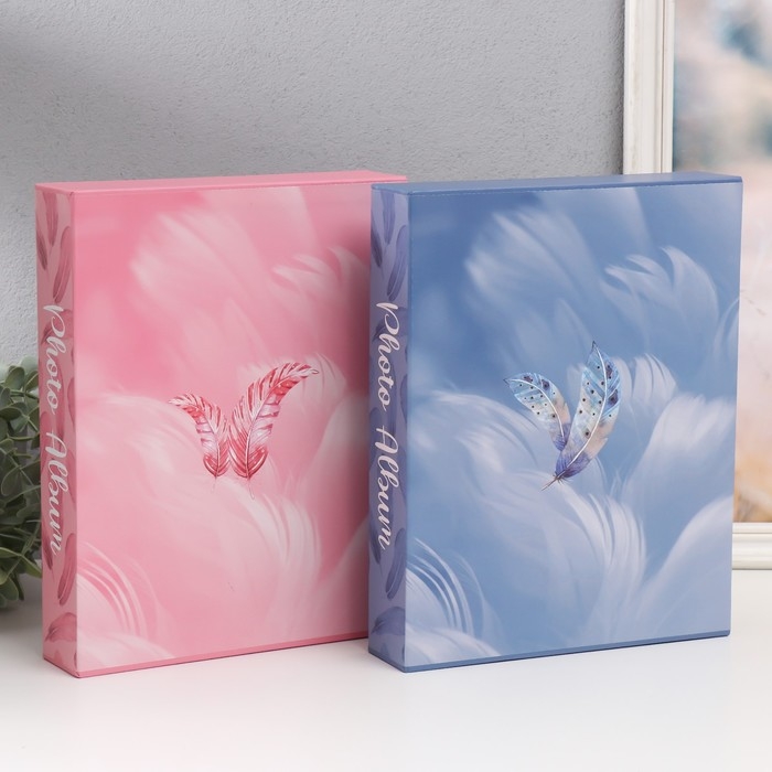 Фотоальбом на 200 фото 13х18 см Фотоальбом на 200 фото 13х18 см "Пёрышки в дымке" в коробке МИКС 5,5х23х29,5 см