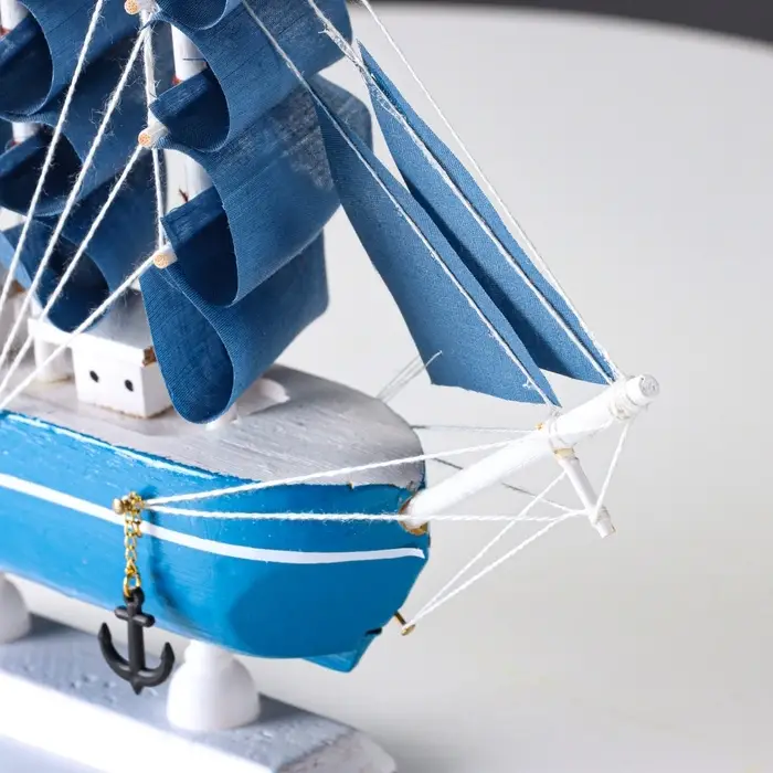 Сувенирная модель корабля &laquo;Аскольд&raquo;, борта голубые с полосой, паруса голубые, 23.5&times;4.5&times;23 см