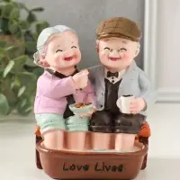 Сувенир полистоун "Дедуля с бабулей - спа процедуры" 11х9,5х12,5 см