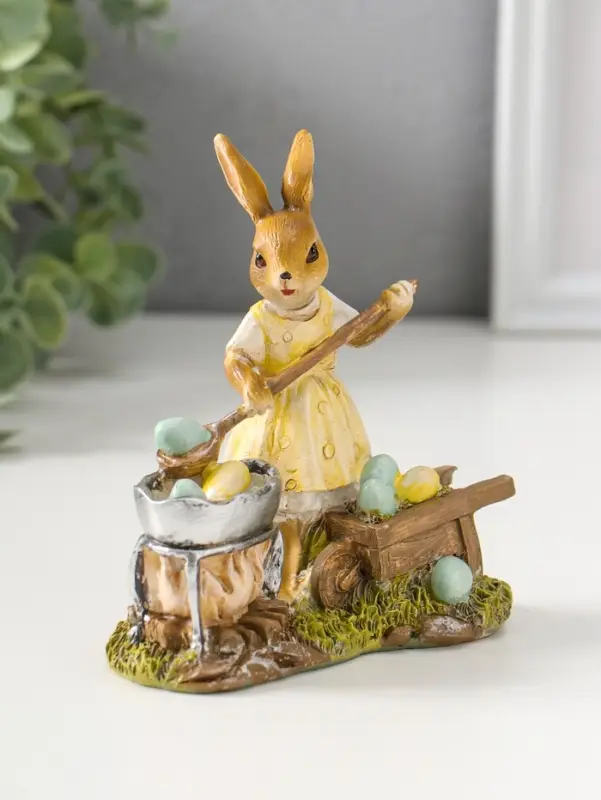 Сувенир полистоун "Зайка в жёлтом платье, красит пасхальные яички" 12,5 см