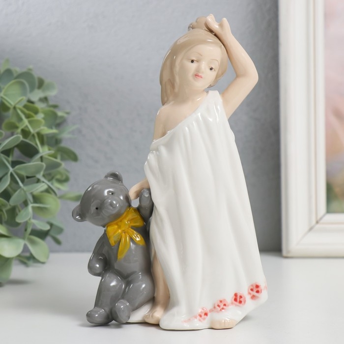 Сувенир керамика  Сувенир керамика "Девочка с мишкой" цветной 16,5х7х11 см