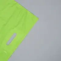 Пакет с вырубной усиленной ручкой ПВД 40х50 45 мкм Салатовый