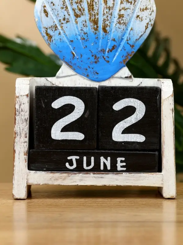 Календарь настольный Календарь настольный "Морская ракушка" дерево 11х5х14 см, цв. бело-золотой