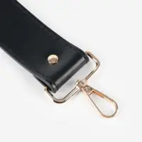 Ручка для сумки, с карабинами, 35&plusmn;1 см &times; 3.5 см, цвет чёрный, золотой