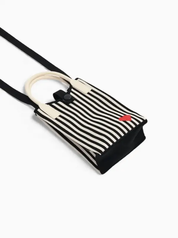 Сумка подр Сердце, 12*4*17, отд на кнопке, дл ремень, бело/черный Сумка подр Сердце, 12*4*17, отд на кнопке, дл ремень, бело/черный