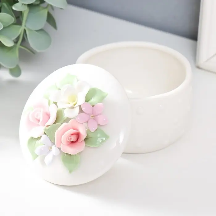 Шкатулка керамика "Цветочный сад. Горошек" белая 8х8х8см