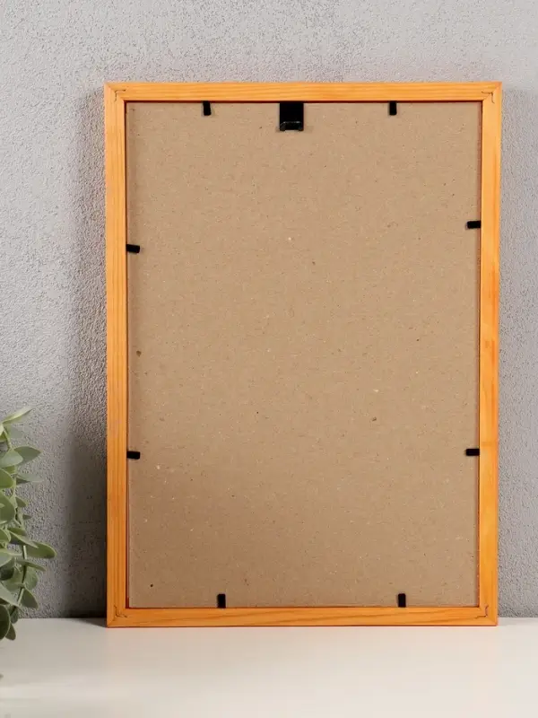 Фоторамка дерево 21х30 см, сосна №1 (пластиковый экран) Фоторамка дерево 21х30 см, сосна №1 (пластиковый экран)