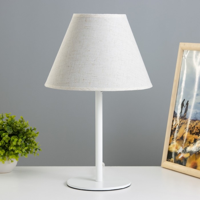 Лампа настольная Oliver 1х15Вт Е27 белый 25х25х40см RISALUX Лампа настольная Oliver 1х15Вт Е27 белый 25х25х40см RISALUX