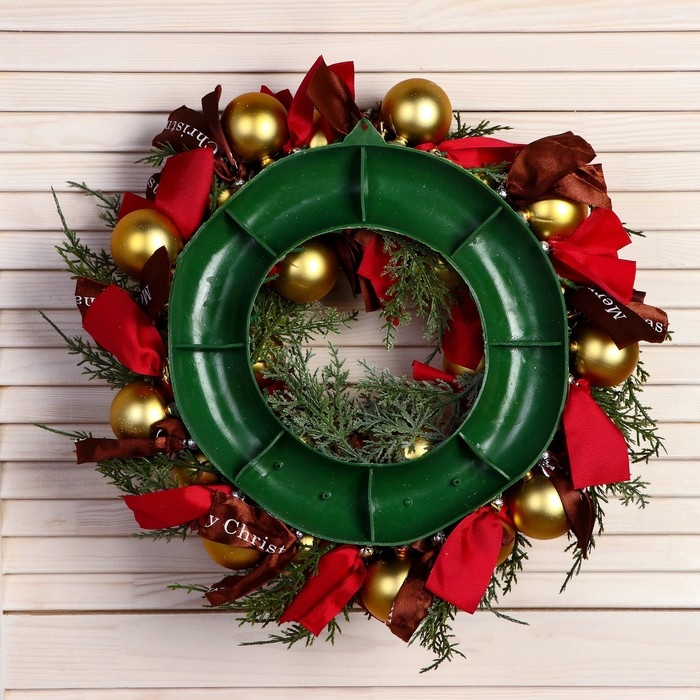 Венок новогодний d- 30 см  Венок новогодний d- 30 см "Уютная сказка" золотые шары и ленты