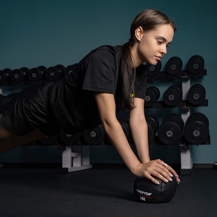 Медицинбол ONLYTOP, 2 кг, d=18 см Медицинбол ONLYTOP, 2 кг, d=18 см