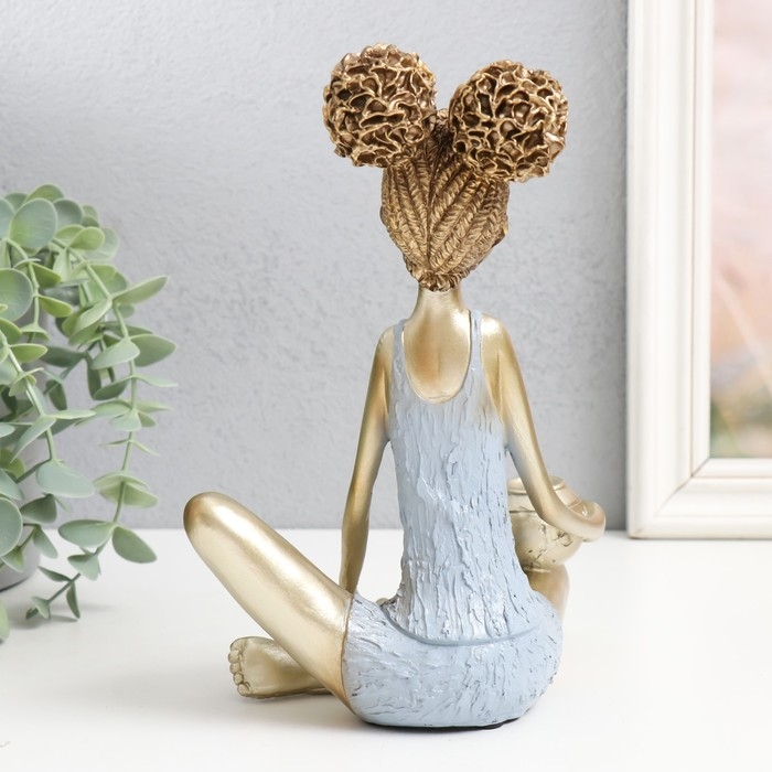 Сувенир полистоун "Девочка с кудрявыми хвостиками, с кувшином" бело-золотой 16,5х13,5х21 см   957196
