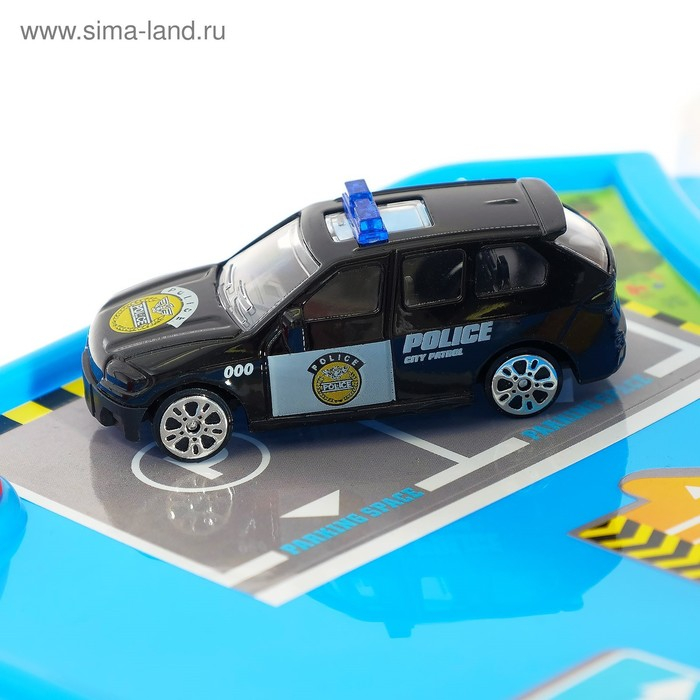 Парковка &laquo;Городская полиция&raquo;, с металлическими машинами и вертолётом