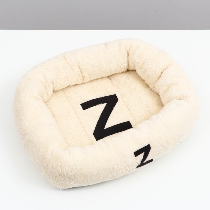 Лежанка для собак и кошек  Лежанка для собак и кошек "Уют Z" , меховая, 45 х 35 х 11 см
