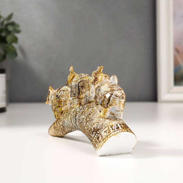 Сувенир полистоун Сувенир полистоун "Белые слоны с попоной из арабского ковра на роге" 9х14х4 см